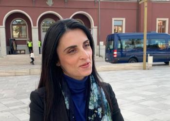 Zhuljen Varfaj dha dorëheqjen si kryetar i Bashkisë, Emirjana Sako merr drejtimin e Durrësit