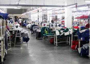 S’respektuan distancën, ISHSH mbyll 4 fasoneri në Gjirokastër: Afat 24 orë për reflektim ose…