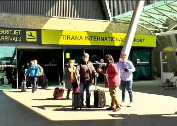 Vjen grupi i parë i shqiptarëve nga Stambolli. Si u bë transporti nga Rinasi në karantinë në Durrës