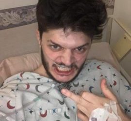 Aktorit shqiptar me koronavirus i soset durimi: Kinez ku t’i kesh! Covid-19 më ka paralizuar trupin