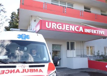 Shkoi në spital për probleme me zemrën por doli me koronavirus, gruaja izolon stafin mjekësor në Elbasan