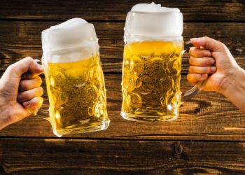 Të shtysh kohën me pije alkoolike/ Karantina rrit me 78% konsumin e birrës në SHBA