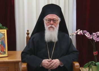 Kryepeshkopi Janullatos mesazh për Pashkët ortodokse: Mos lejojmë që koronavirusi të na gjunjëzojë