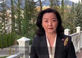 Lufta ndaj koronavirusit/ Ambasadorja Kim falënderim të veçantë për mjekët: Ju jemi mirënjohës më shumë se kurrë
