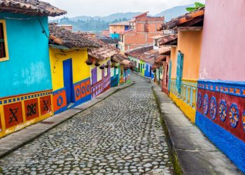 Të bllokuar nga koronavirusi/ “Çfarë bëjnë qindra shqiptarë në Kolumbi, Meksikë dhe Ekuador?”