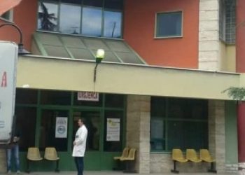 Infektohet me koronavirus një punonjës policie në Korçë, dyshohet se u infektua nga kolegu i tij