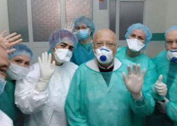 Iu bashkua stafit të Infektivit/ Mjeku Dhimitër Kraja lë spitalin pasi u infektua me koronavirus