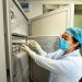 Laboratori në Wuhan përgënjeshtron veten: Edhe në frigorifer shtëpie ruhen më mirë viruset se atje