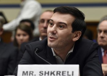 Shqiptari i famshëm që rriti çmimet e ilaçeve kërkon lirinë nga burgu për të zbuluar kurën e COVID-19