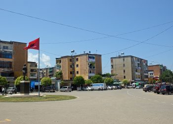 Shkoi të takonte nënën që punonte në fasoneri/ Si u infektua 15-vjeçarja nga Mati