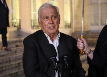 Shkencëtari që këshillon Macron: Covid krijon pak imunitet, testimet bënë diferencën në Gjermani