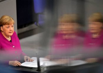 “Koronavirusi, sfida më e madhe që nga Lufta e Dytë Botërore”/ Merkel: Me disiplinë maksimale do të kthehemi në…