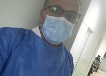 “U shërova, por kam infektuar vajzën”, mjeku shqiptar: Ndjeva lodhje, tharje fyti dhe më dhimbnin muskujt