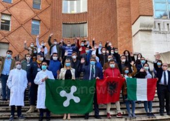 Lufta ndaj Covid-19/ Përfundojnë misionin në Itali 30 mjekët shqiptarë, ekipi i dytë vijon kontributin