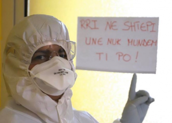 Një tjetër infermier fiton betejën me koronavirusin/ Shkon në 42 numri i bluzave të bardha