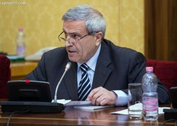 Letra prekëse e Namik Dokles për nipërit: E di që jeni mërzitur, nuk i keni takuar mamin e babin prej një muaji