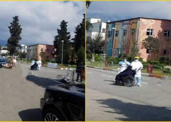 “Urime, u shërua”/ E moshuara mposht koronavirusin, nipi e pret kur del me karrocë nga Infektivi