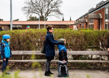 Danimarka vendi i parë në Evropë që rihap shkollat, rregullat e reja që duhet të zbatojnë nxënësit