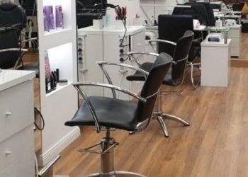 Nga klinikat dentare, te berberët e lokalet/ Ja bizneset me risk të lartë që nuk do hapen këto kohë