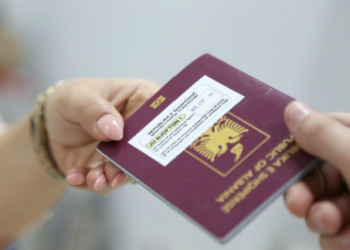 Njoftimi i rëndësishëm për ata që kanë aplikuar për pasaporta e karta ID/ Voda: Janë hapur nga ora…