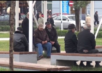 Pensionistët lejohen të lëvizin çdo ditë deri në orën 08:30, Rama-kryebashkiakëve: Ndiqni nga afër gjithçka