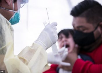 “Kthimi i virusit, i pashmangshëm”/ Zyrtari i lartë amerikan: Numri i rasteve mund të shtohet kur SHBA të ripahet