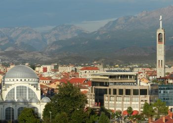 Ceremonia e varrimit që infektoi Shkodrën, 38 persona e morën virusin nga i njëjti burim