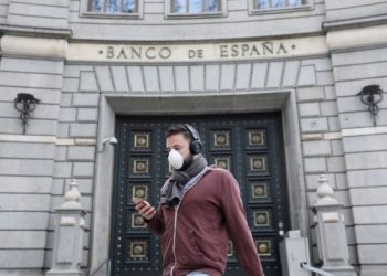 Spanja lehtëson masat/ Në Madrid rikthehen 300 mijë punonjës në punë