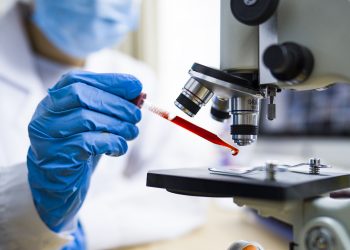 STUDIMI/ Kjo vaksinë e bërë gjatë komunizmit mbron më tepër shqiptarët nga koronavirusi