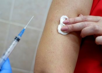 Rusia/ Parashikohet testimi i vaksinës anti-Covid 19 te njerëzit, gati vullnetarët