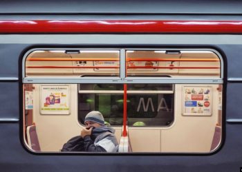 Europa fillon lehtësirat pas kufizimeve për Covid-19/ OBSH e shqetësuar: Nëse ngrihesh shumë shpejt nga shtrati dhe…