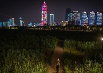 Kina i jep fund mbylljes së Wuhanit, por jeta normale është një ëndërr e largët