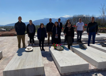 Haradinaj kujton vëllain e vrarë 21 vite më parë: U bë mburojë për atdhe, që të jetojë i lirë shqiptari