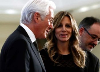 Richard Gere bëhet baba në moshën 70-vjeçare