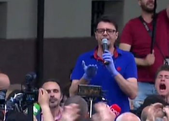 Aktori Liçaj, thirrje politike në protestë: Ta rrëzojmë qeverinë, Rama dhe Veliaj janë kufoma