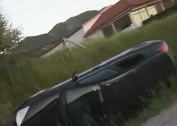 Korçë/ Makina humb kontrollin dhe del nga rruga, plagoset drejtuesi (FOTO)
