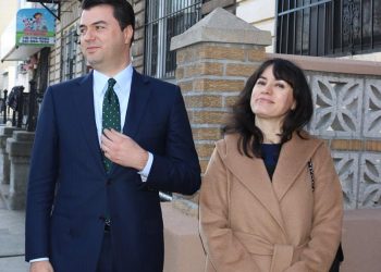 FOTO/ Basha feston 15-vjetorin e martesës, bashkëshortja publikon pamjet e ceremonisë në Bashkinë Tiranë