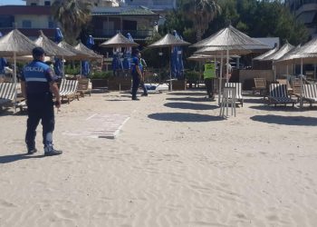 Aksion për çlirimin e plazhit në Durrës/ Gjoba për zaptuesit, paralajmërohet edhe ndjekje penale