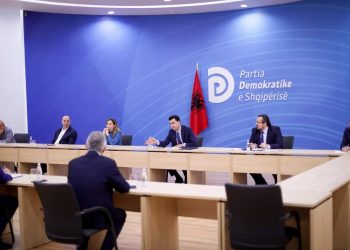 Basha shpjegon në Dhomën e Tregtisë planin e menaxhimit të pandemisë: Ja si do dalim nga kriza ekonomike