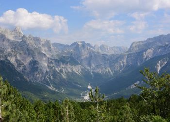 COVID-19 dëmton krejt turizmin familjar në Alpe