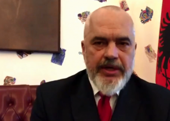 Rama: Numrat në Tiranë nuk flasin mirë, pseudoaktorët po luajnë me shëndetin e popullit duke mbledh firma për karakatinën e Teatrit