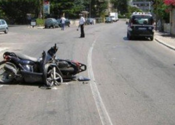 Aksident fatal në aksin Levan-Tepelenë, automjeti përplas për vdekje motoristin