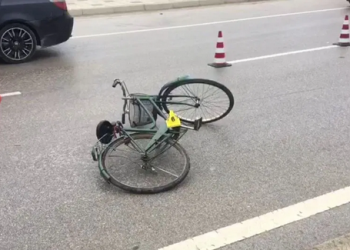 Tiranë/ Automjeti godet dy çiklistë tek mbikalimi i Saukut, dërgohen me urgjencë në spital