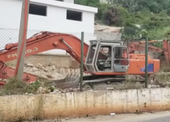 Tragjike në Vlorë/ Dyshohet se e goditi skrepi, ndërron jetë në kantierin e ndërtimit i riu