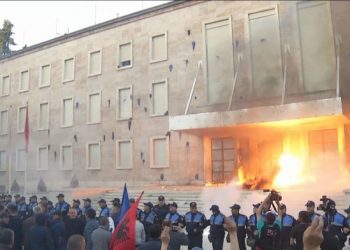 A e bën pasioni për zjarr PD-në, një parti piromanësh?!