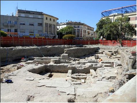 U “dhemb” barku per Teatrin, si e zhduken lagjen romake ne Durres ish-ministri i PD Xhaferraj dhe Apollon Baçe