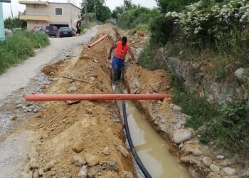 UKT vijon punën në terren, banorët e rrugës “Betim Muço” bëhen me linje të re ujësjellësi (FOTO)