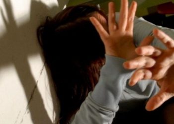 Si abuzuan seksualisht me 15-vjeçaren? 65-vjeçari ishte roje në shkollën e vajzës dhe jetonin në një lagje