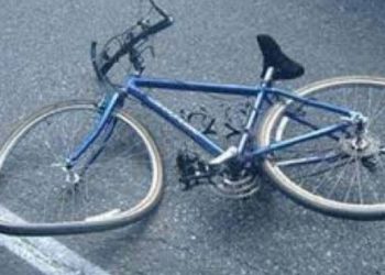 Aksident tek “Brryli” në Tiranë, taksia përplas biçikletën, një i plagosur