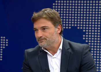 Deklaratat e Yuri Kim/ Alibeaj ia kalon “topin” qeverisë: E vetmja palë që do të shkelmojë Reformën në Drejtësi